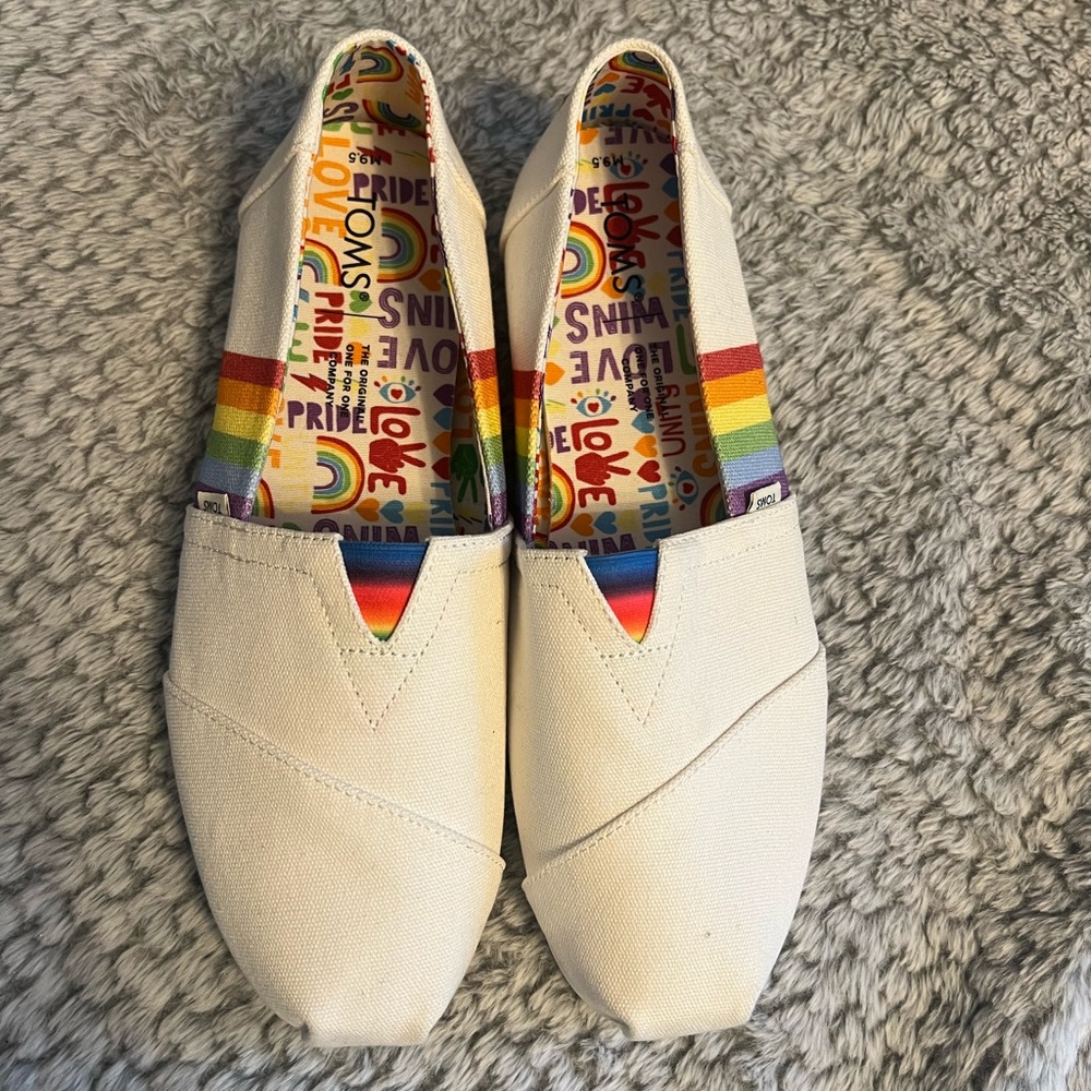 Tom’s Pride Collection NWOT